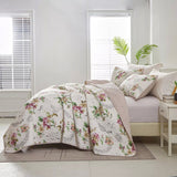 Artisan Quilted Coverlet and Pillowcases Set: A Masterpiece for Your Bed - Queen size - 45-Degree Angle