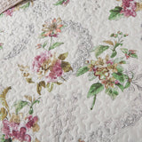 Artisan Quilted Coverlet and Pillowcases Set: A Masterpiece for Your Bed - Queen size - Close-Up Angle