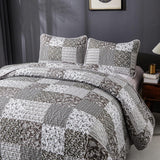 Bold Quilted bedspread and pillowcovers set: Make a Statement - Queen size - 45-Degree Angle