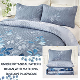 Nostalgic Quilted coverlet and pillowcovers set: Classic and Timeless - Queen size - Top-Down View