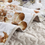 Zen Quilted bedspread and pillowcovers set: Find Your Inner Peace - Queen size - Close-Up Angle