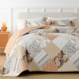 Transcendent Quilted bedspread and pillowcovers set: Elevated Comfort - Queen size - Close-Up Angle