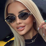 Chic Geometric Sunglasses Women's Fashion Metal Frame Sun Glasses Men Vintage Non-Mirrored Lenses Optical Gafas UV400 - Front View