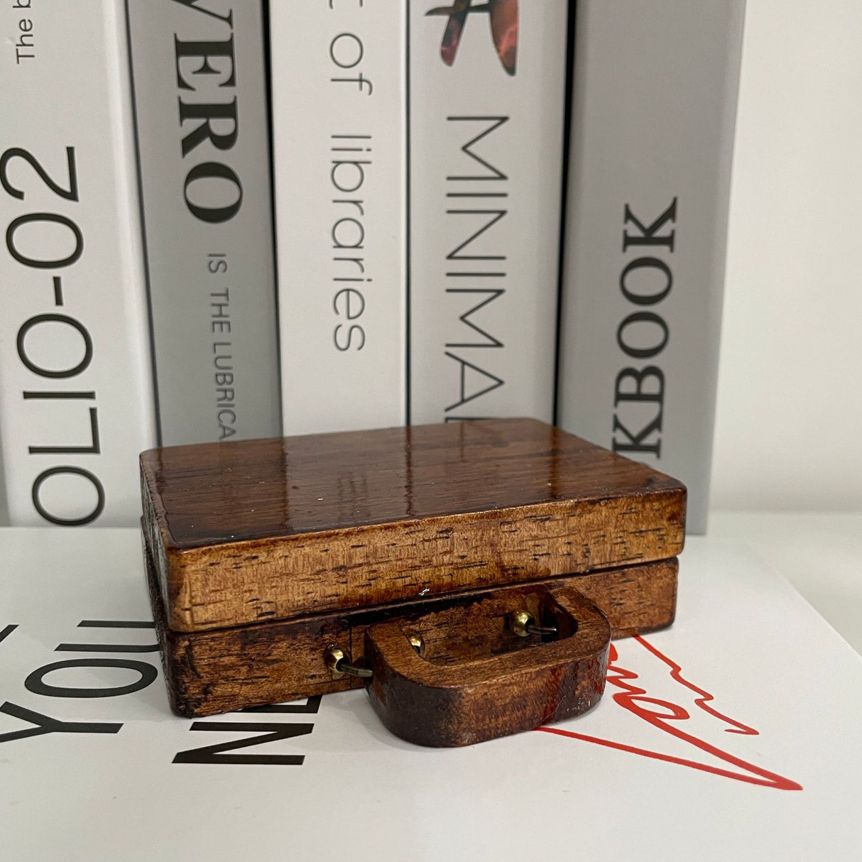 Brown Vintage Wooden Display Box ??Glass Lid Organizer for Rocks, Jewelry, and Collectibles