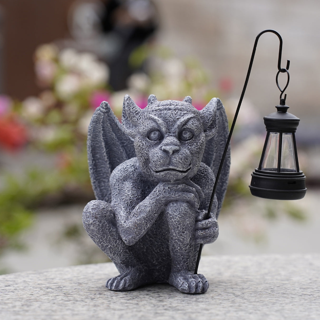 Solar-Powered Gargoyle Statue with LED Lantern ??Gothic Outdoor Halloween Garden Decor