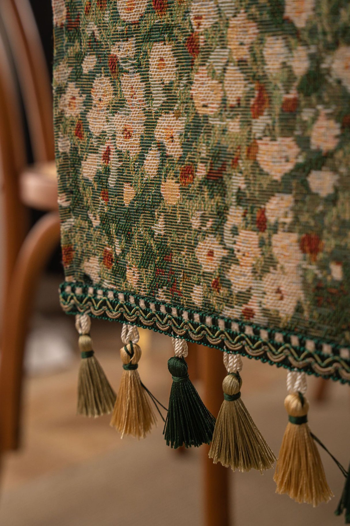 Floral Table Runner with Tassels - Jacquard Green Farmhouse Style (33x200cm)