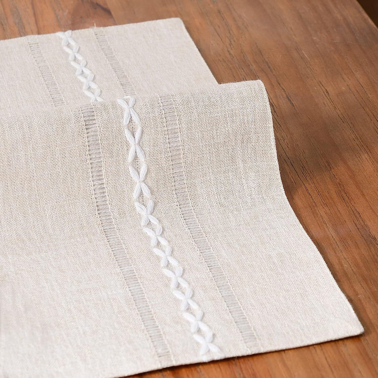 4 Pcs White Woven Placemats - Heat Resistant Kitchen Table Mats, Coffee Tea Cup Coasters, Linen Blen