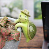 2 Pcs Green Cute Resin Turtle Pot Hanger - Garden Planter Pal Figurine Decoration - 45-Degree Angle