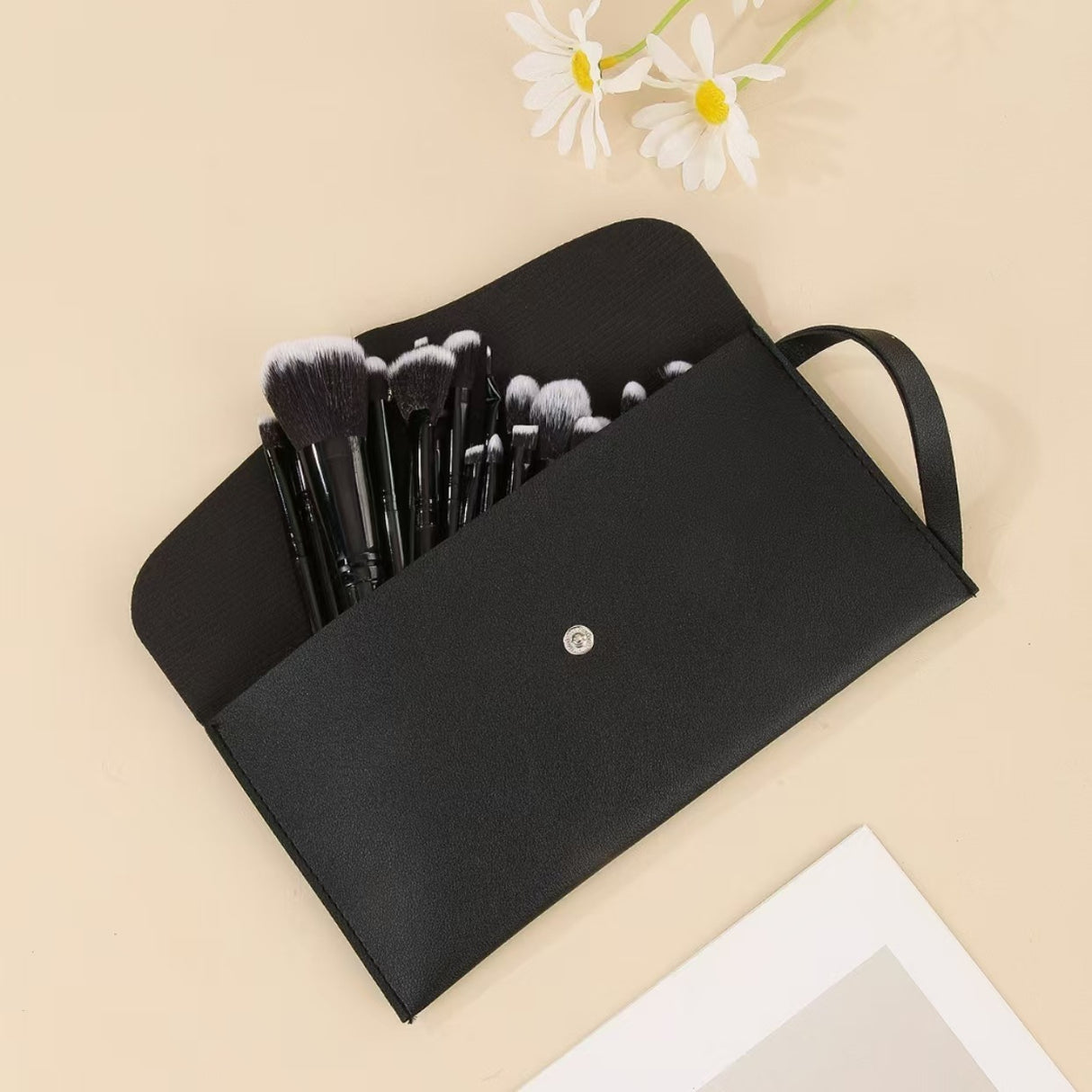 Black Complete 20-Piece Makeup Brush Set with Travel Pouch - Professional Synthetic Face & Eye Brushes Kit