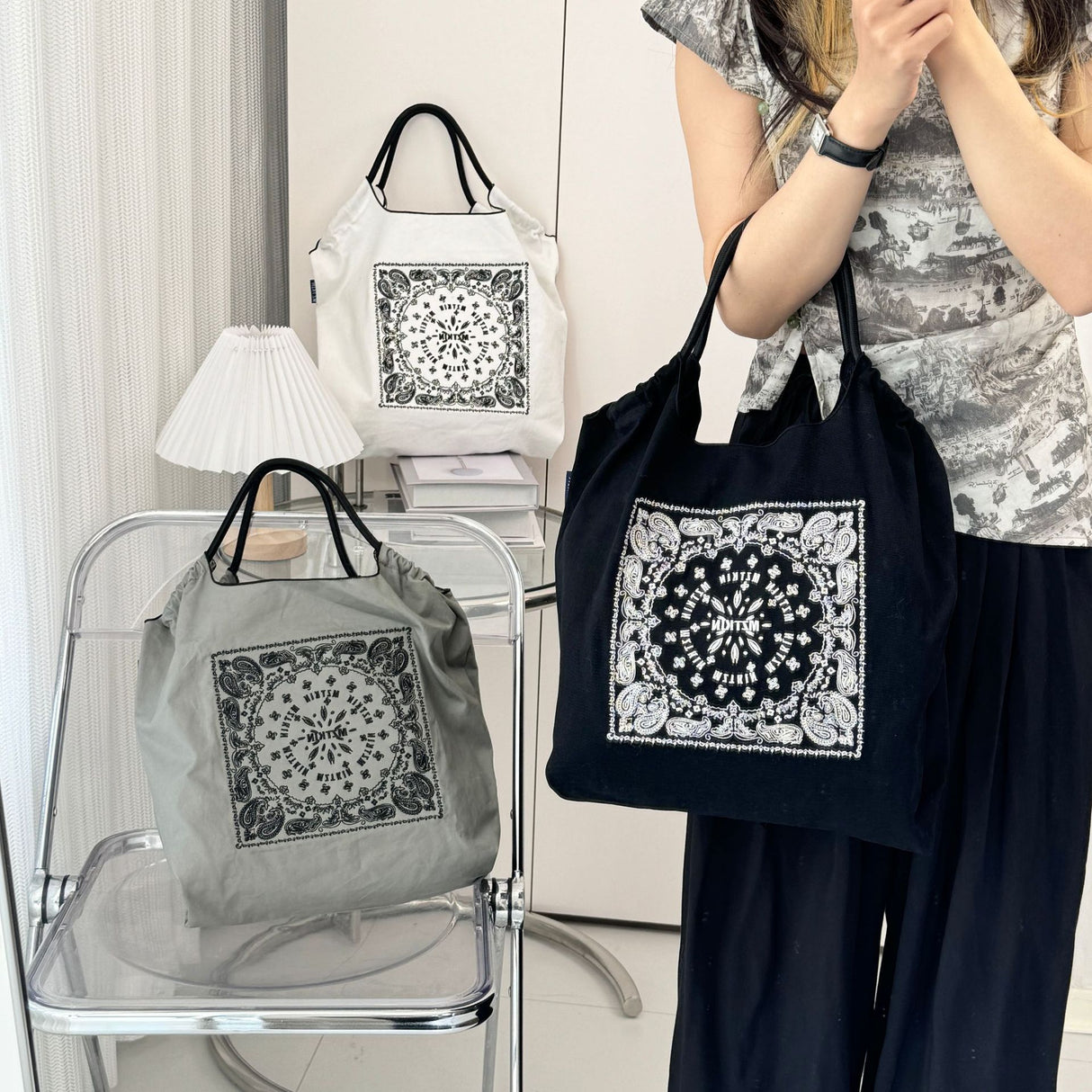 Printed Canvas Tote Bag - Water-Resistant, Large Capacity Shoulder Bag with Intricate Pattern(Black datura flower)