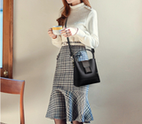 Black Versatile Bucket Bag - Stylish Trend Shoulder Handbag with Large Capacity Crossbody for Women (21x10x30 cm) - Side View