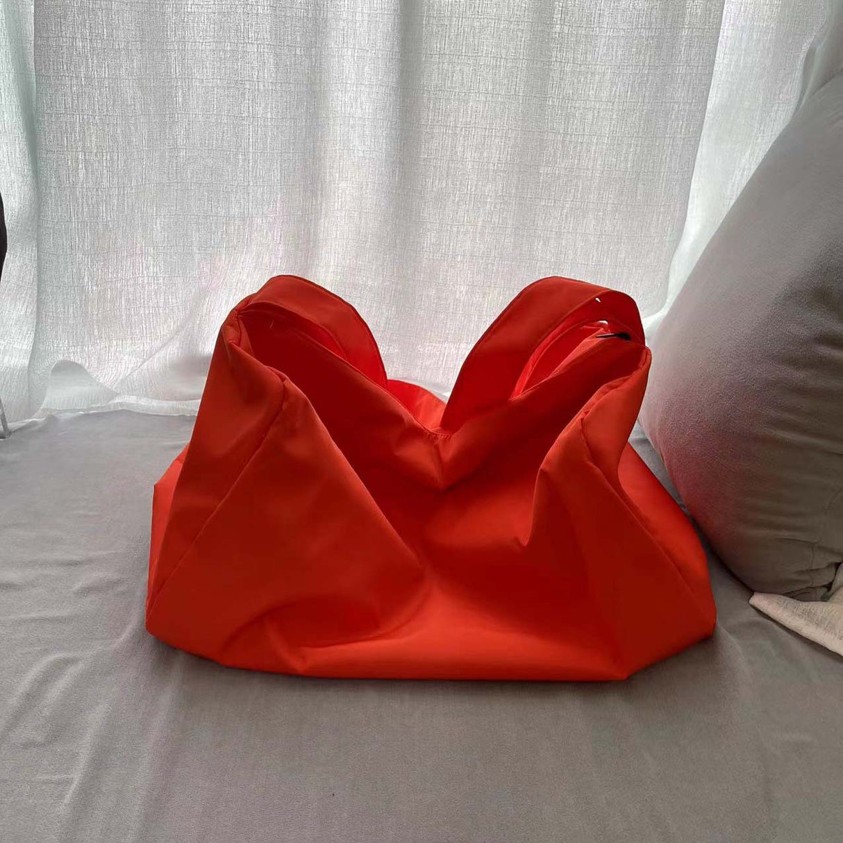 Orange Red Large-Capacity Nylon Sports Fitness Bag(42x27x23cm) - Multi-functional Yoga Training & Travel Duffel, Waterproof Solid Color