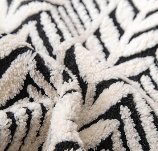 Grey Plush Pet Bed Mat - 60 x 80 cm Polyester Fibre - Thickened Soft Cushion, Scratch Resistant Surface, Non Slip Base for Cats and Dogs