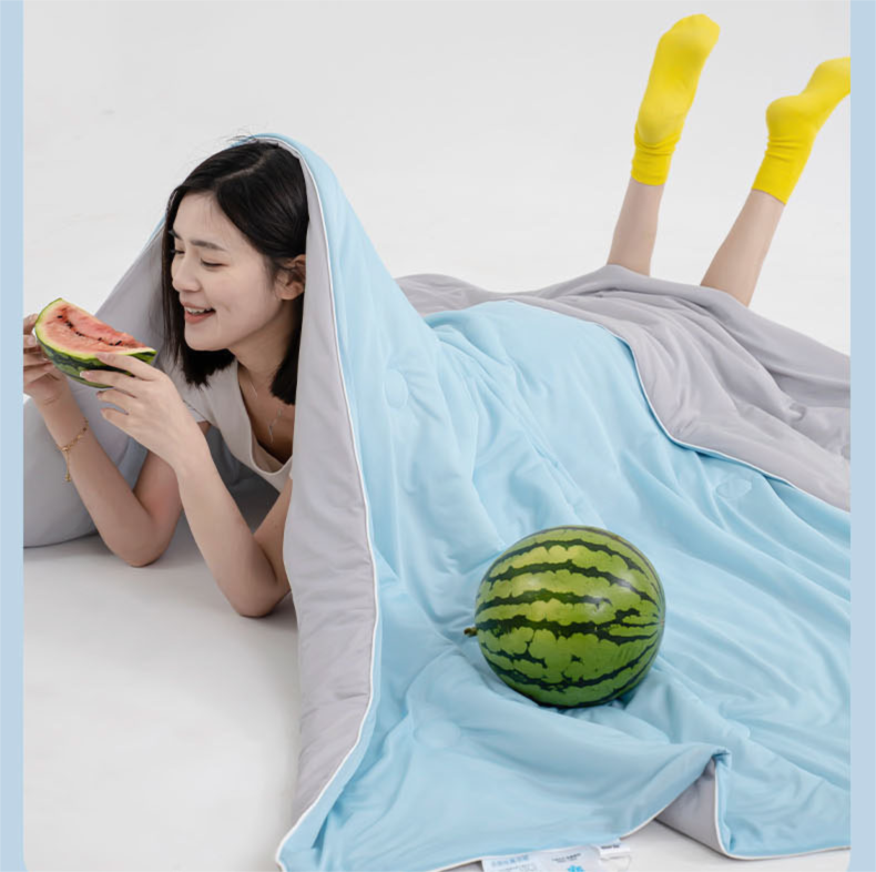 Watermelon green Cooling Summer Quilt with Ice Silk Fabric Lightweight Breathable Air Conditioner Blanket 180x220cm Soft Washable Comforter for Home Sleep Comfort