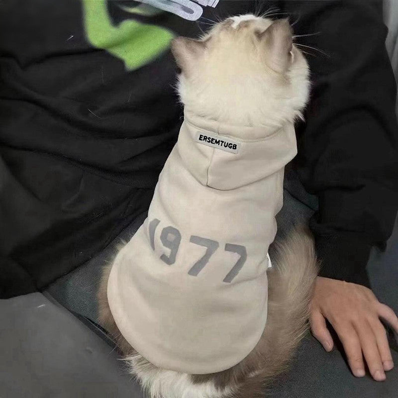 2-Pack XL sizeTrendy Pet Hoodie with "1977" Print - Warm Winter Wear for Cats and Small Dogs - with Plush Lining -   Beige and Dark Grey
