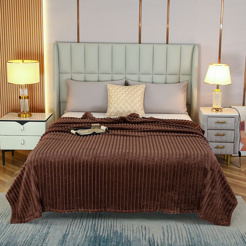 150*200cm Brown Solid Colour Flannel Throw Blanket - Thick Double-Sided Fleece with Ribbed Texture - Soft throw blanket& Lightweight for Sofa, Bed, Office Nap, Air-Conditioned Rooms - Durable, Machine Washable, Non-Shedding