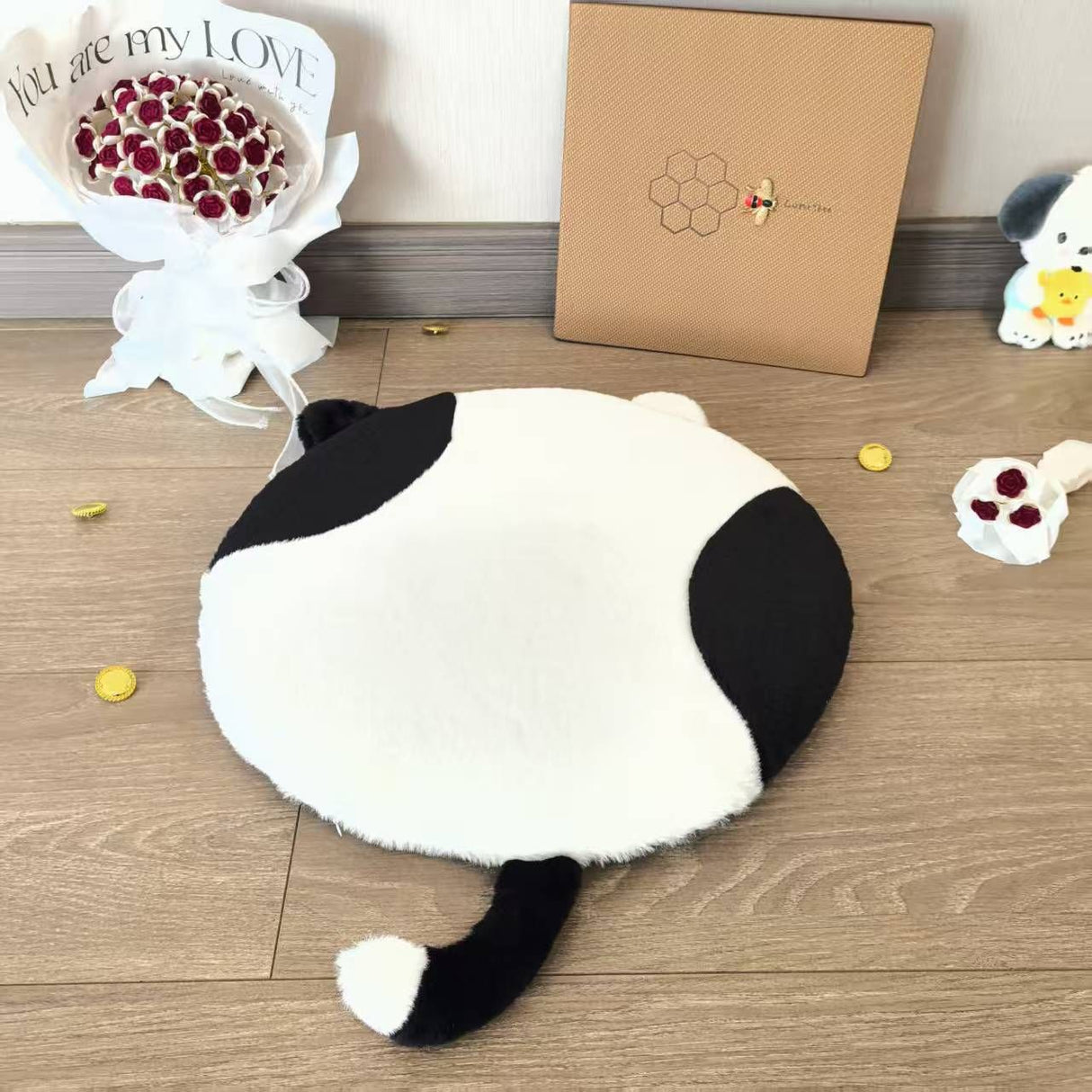 40cm Round Cat-Themed Seat Cushion (Black and White Cat) — Slow-Rebound Memory Foam, Soft Plush, Washable — Ideal for Office Chairs, Bedrooms, Dorms, and Reading Nooks