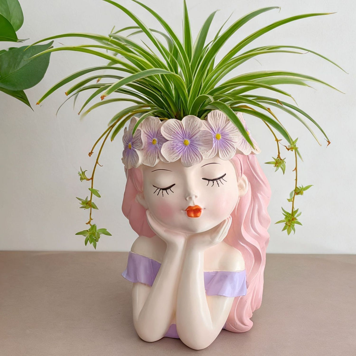 Girl Resin Planter Pot - 17 cm Decorative Flower Crown Face Planter, Creative Succulent Plant Pot for Home, Garden, Balcony and Desktop Decor