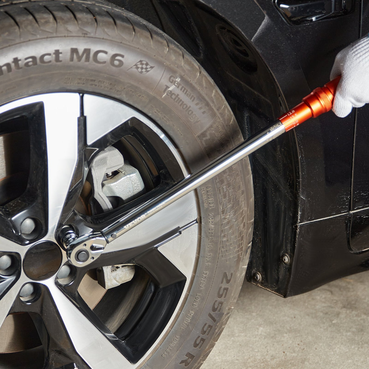 VEVOR Torque Wrench, 3/8-inch Drive Click Torque Wrench 10-80ft.lb/14-110n.m, Dual-Direction Adjustable Torque Wrench Set, Mechanical Dual Range Scales Torque Wrench Kit with Adapters Extension Rod