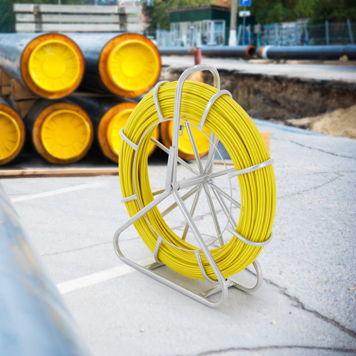 VEVOR Fish Tape Fiberglass, 129.5 m, 6.35 mm, Duct Rodder Fishtape Wire Puller, Cable Running Rod with Steel Reel Stand, 3 Pulling Heads, Fishing Tools for Walls and Electrical Conduit, Non-Conductive