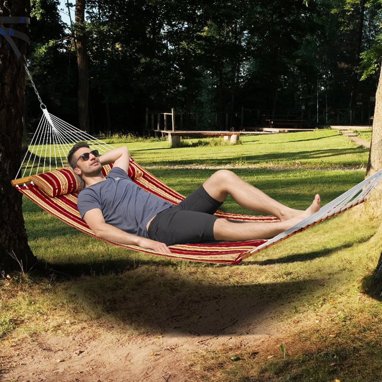 VEVOR Double Quilted Fabric Hammock, 12 FT Double Hammock with Hardwood Spreader Bars, 2 Person Quilted Hammock with Detachable Pillow and Chains for Camping Outdoor Patio Yard Beach, 480 lbs Capacity