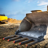 VEVOR Clamp on Debris Forks to 1200 mm Bucket, 1200 kg Capacity Heavy Duty Clamp on Pallet Forks Attachments, Fit for Loader Bucket Skidsteer Tractor
