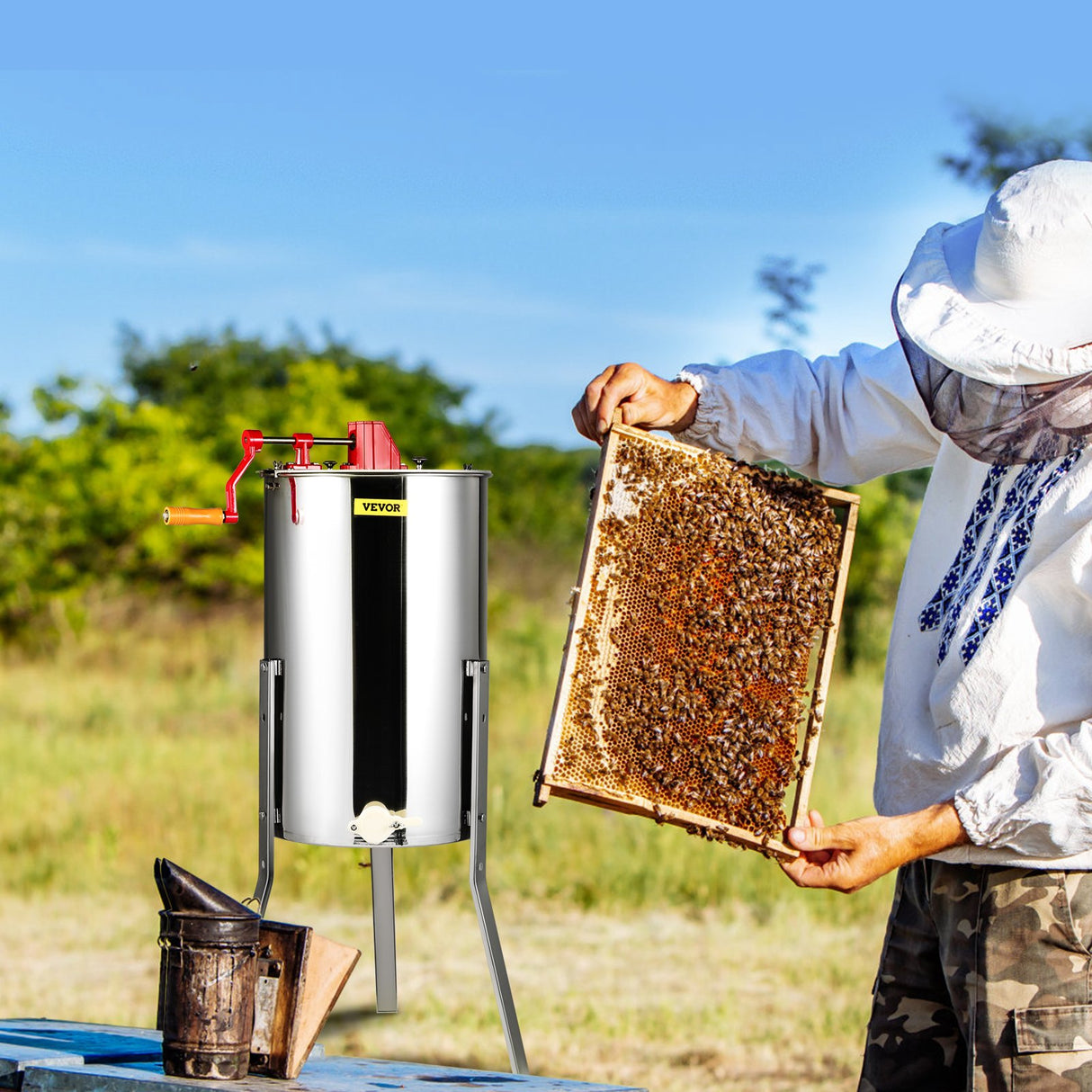 VEVOR Manual Honey Extractor, 2/4 Frames Honey Spinner Extractor, Stainless Steel Beekeeping Extraction, Honeycomb Drum Spinner with Lid, Apiary Centrifuge Equipment with Height Adjustable Stand