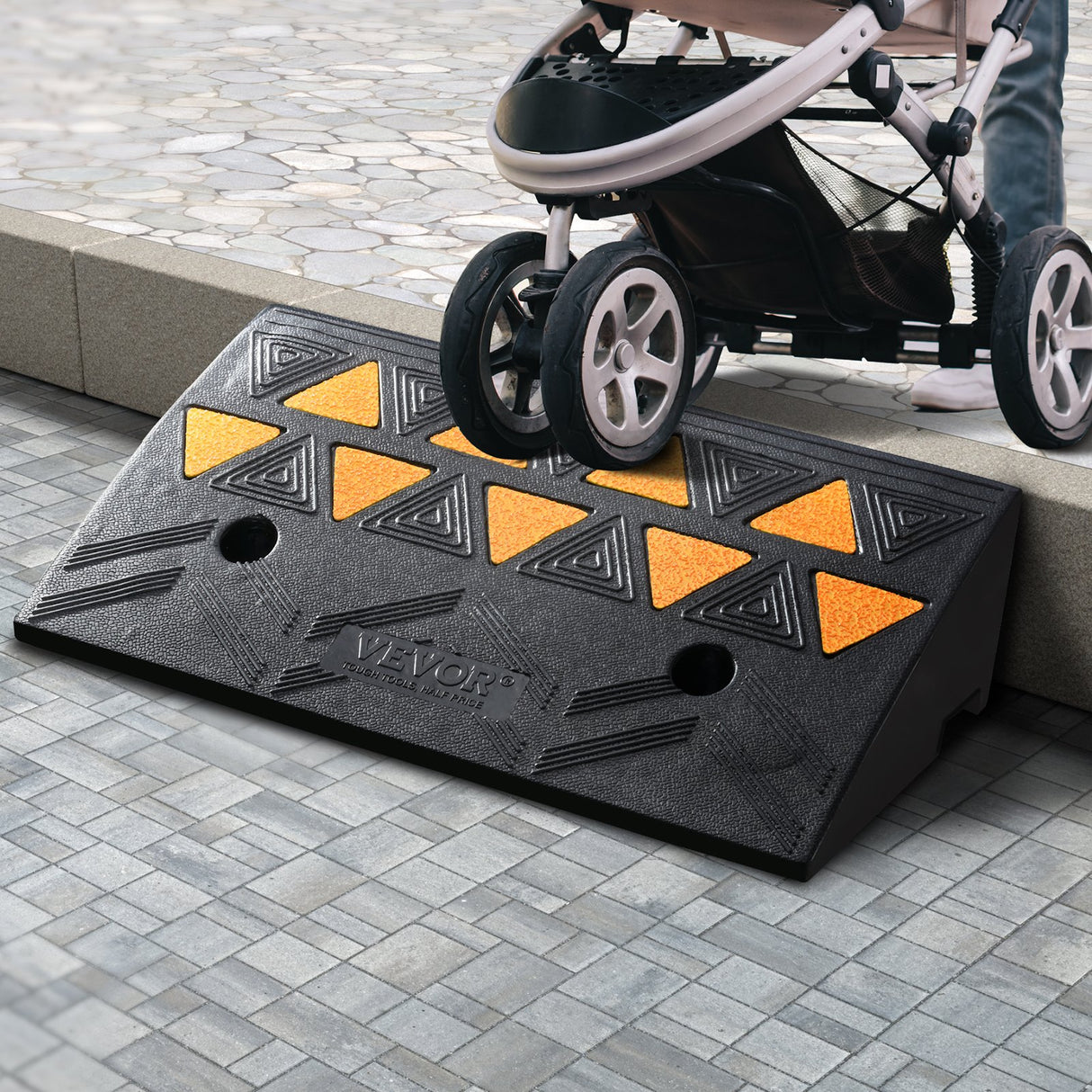 VEVOR Rubber Curb Ramp 10.8 cm Rise Height Sidewalk Curb Ramp, 30 cm Width 50 cm Length Driveway Ramp for Curb, 15T Heavy Duty Rubber Ramp for
