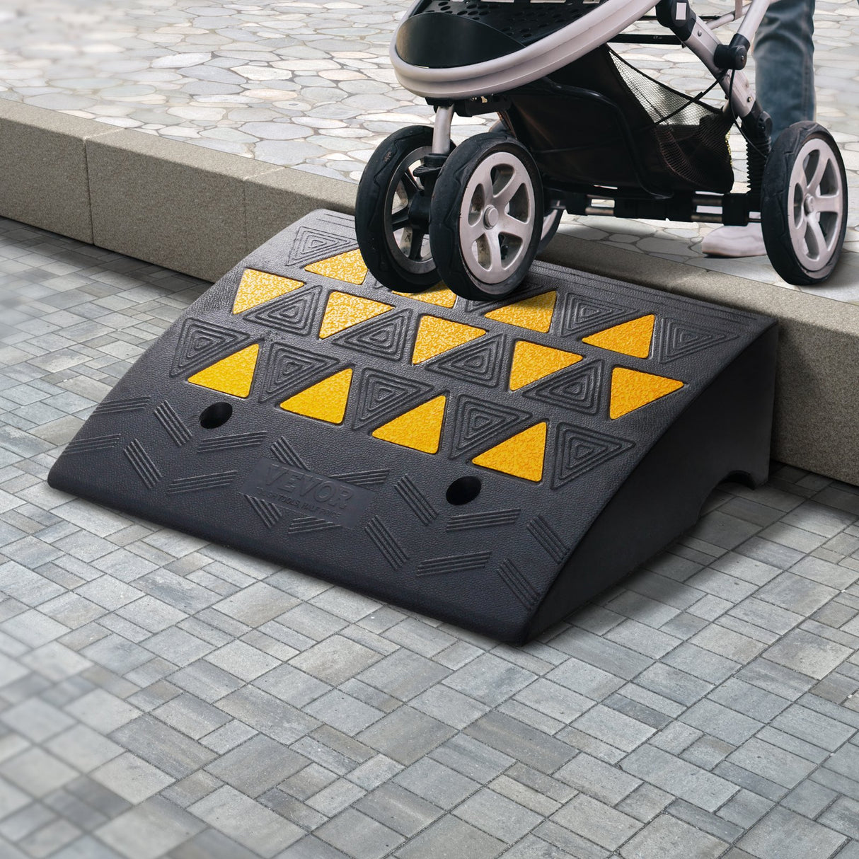 VEVOR Rubber Curb Ramp 2 Pack, 15.2 cm Rise Height Heavy-Duty 15 tons Load Capacity Threshold Ramps, Driveway Ramps with Stable Grid Structure for Cars, Wheelchairs, Bikes, Motorcycles