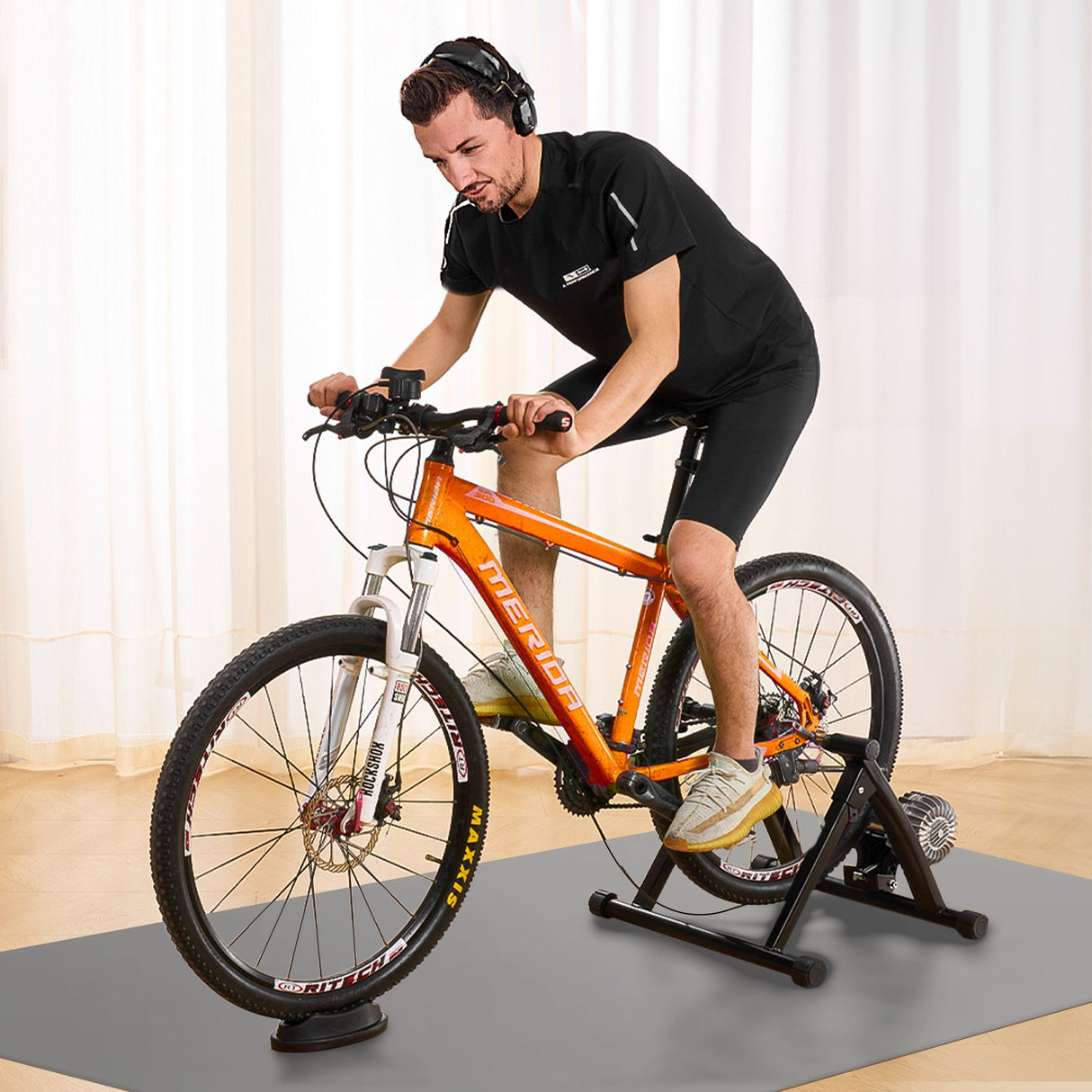 VEVOR Bike Trainer Stand, Fluid Stationary Bike Stand for 26"-29" Wheels, Noise Reduction Fluid Flywheel, Portable Cycling Stand for Indoor Riding