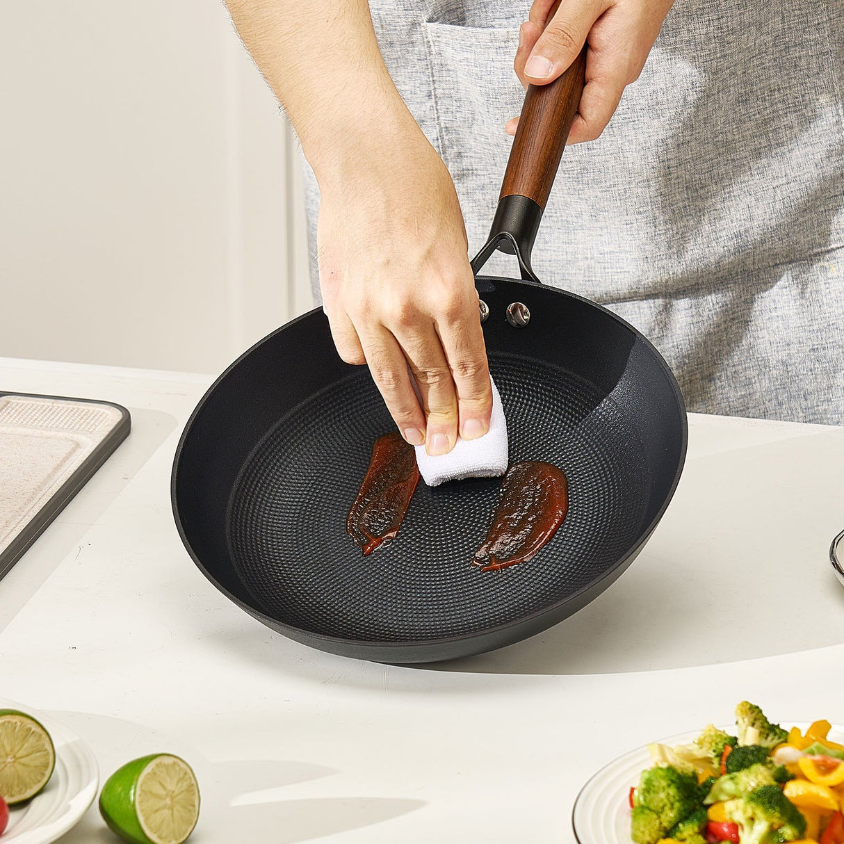 Cast Iron Skillet, 3-Piece Frying Pan Set (205, 265, 310 mm), Nonstick Skillets with Detachable Wood Handle, Pre-Seasoned Chef's Pan, Kitchen Cookware for Gas, Electrical, and Induction, Black