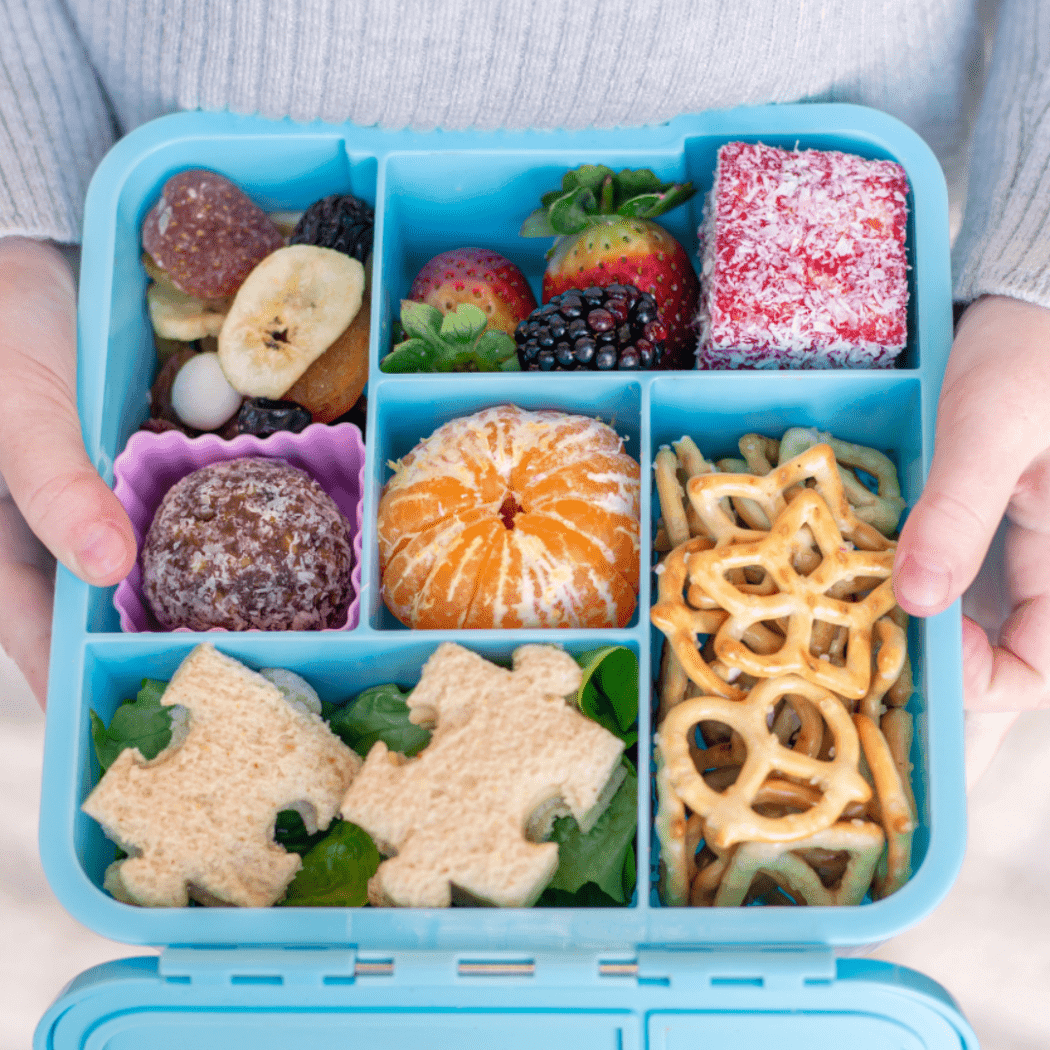 MONTII.CO Lunch Punch Sandwich Cutters | Puzzles-1954803119120584708