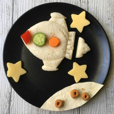 MONTII.CO Lunch Punch Sandwich Cutters | Space-1954803119531626499