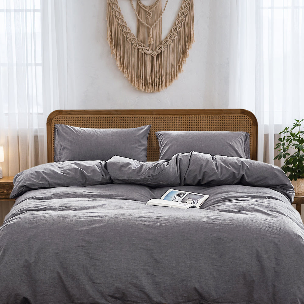 Plush Cotton Quilt Set in Black for Queen Beds