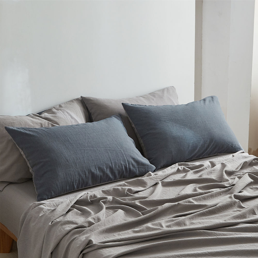 Luxurious Two-Tone King Cotton Sheet Set - Charcoal and Ocean Blue