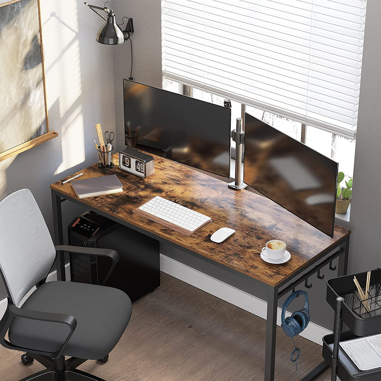 Industrial Style Home Office Desk with 8 Hooks - 140 x 60 cm Rustic Brown & Black Finish