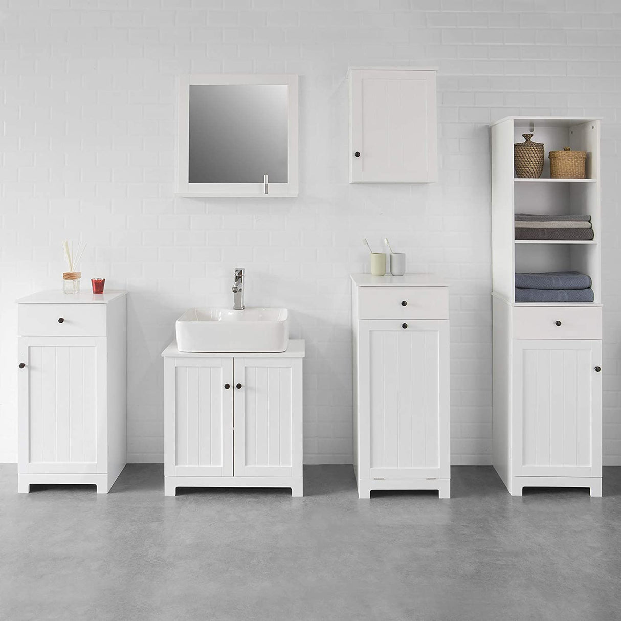 Stylish White Wall-Mounted Cabinet with Adjustable Shelf 40x52cm
