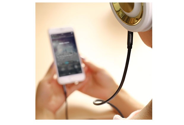 UGREEN 2M Premium Male to Male 3.5mm Audio Cable with Gold-Plated Connectors